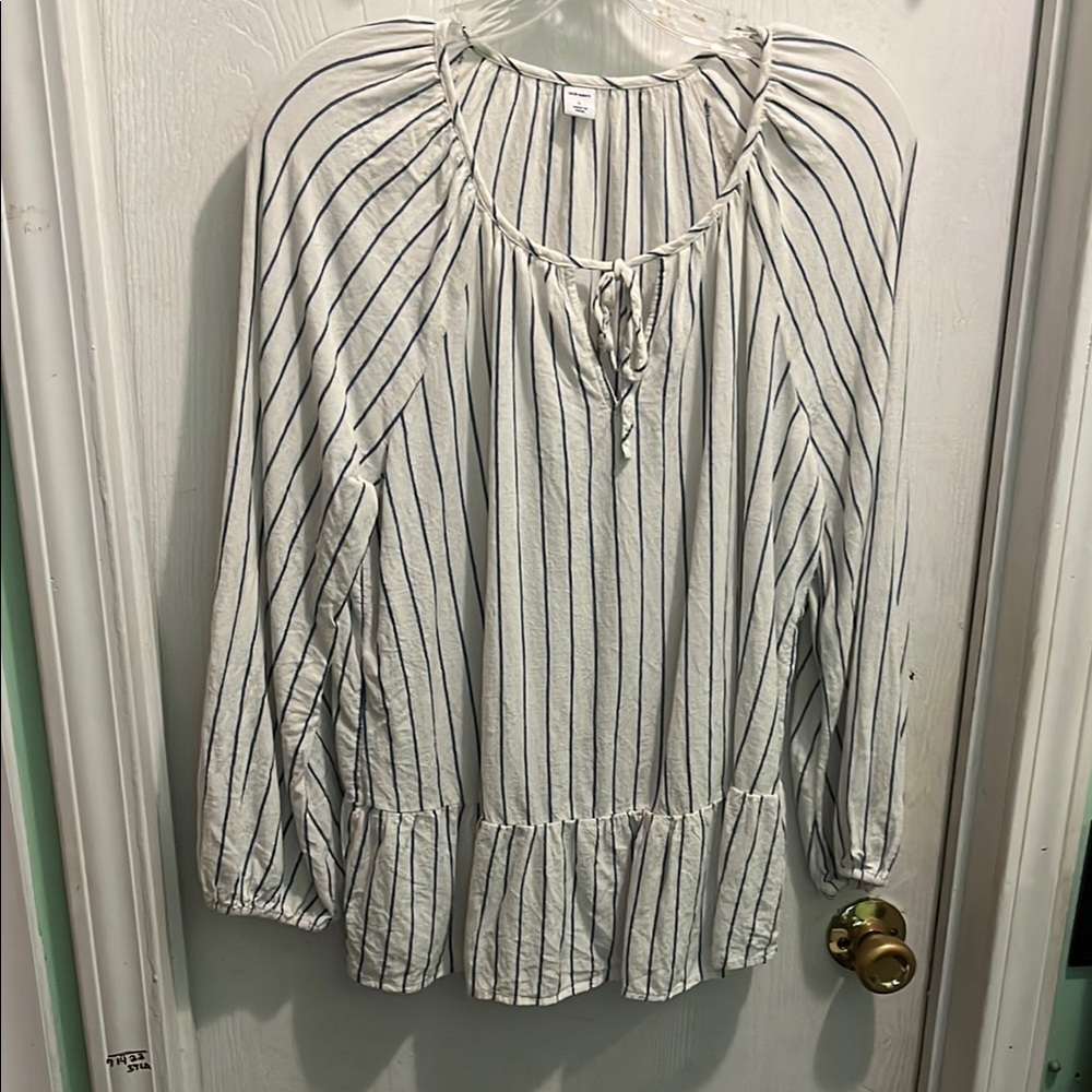 Old Navy White and Gray layer Ruffled Peplum Blouse